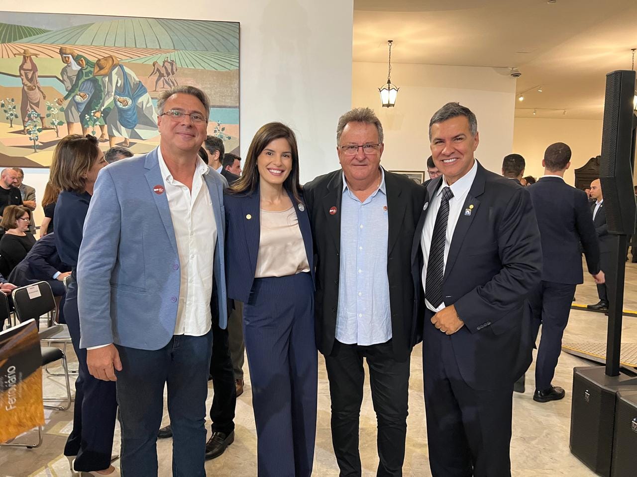 PREFEITO ZEQUINHA E VICE-PREFEITO MANEZINHO BUSCAM RECURSOS EM EVENTO DO GOVERNO DE SP