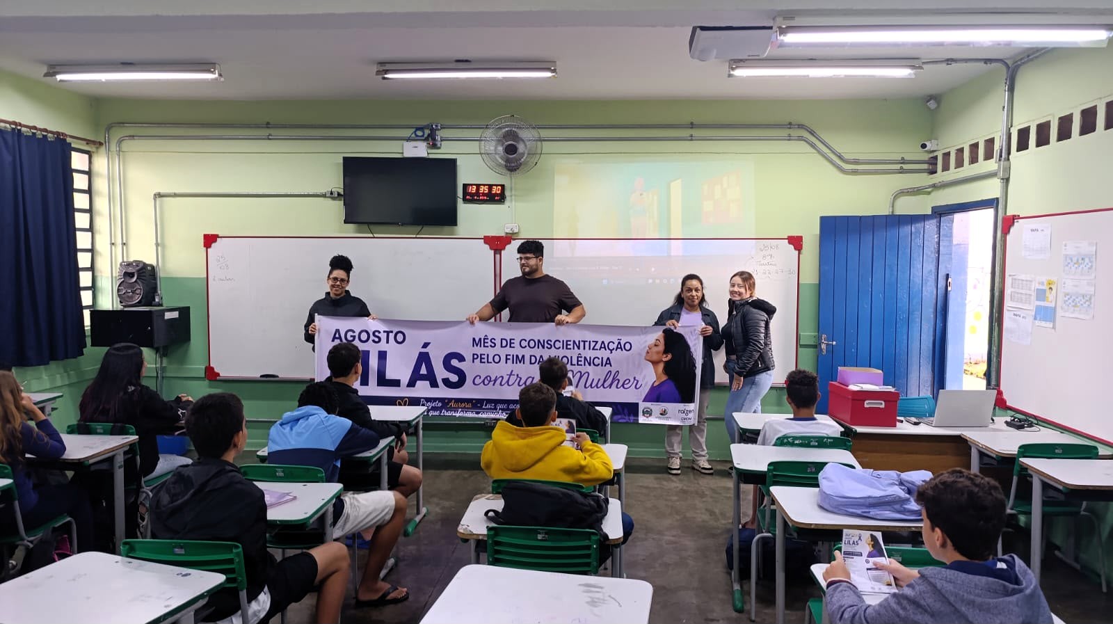 AGOSTO LILÁS LEVA CONSCIENTIZAÇÃO E PREVENÇÃO ÀS ESCOLAS DE BARRA BONITA