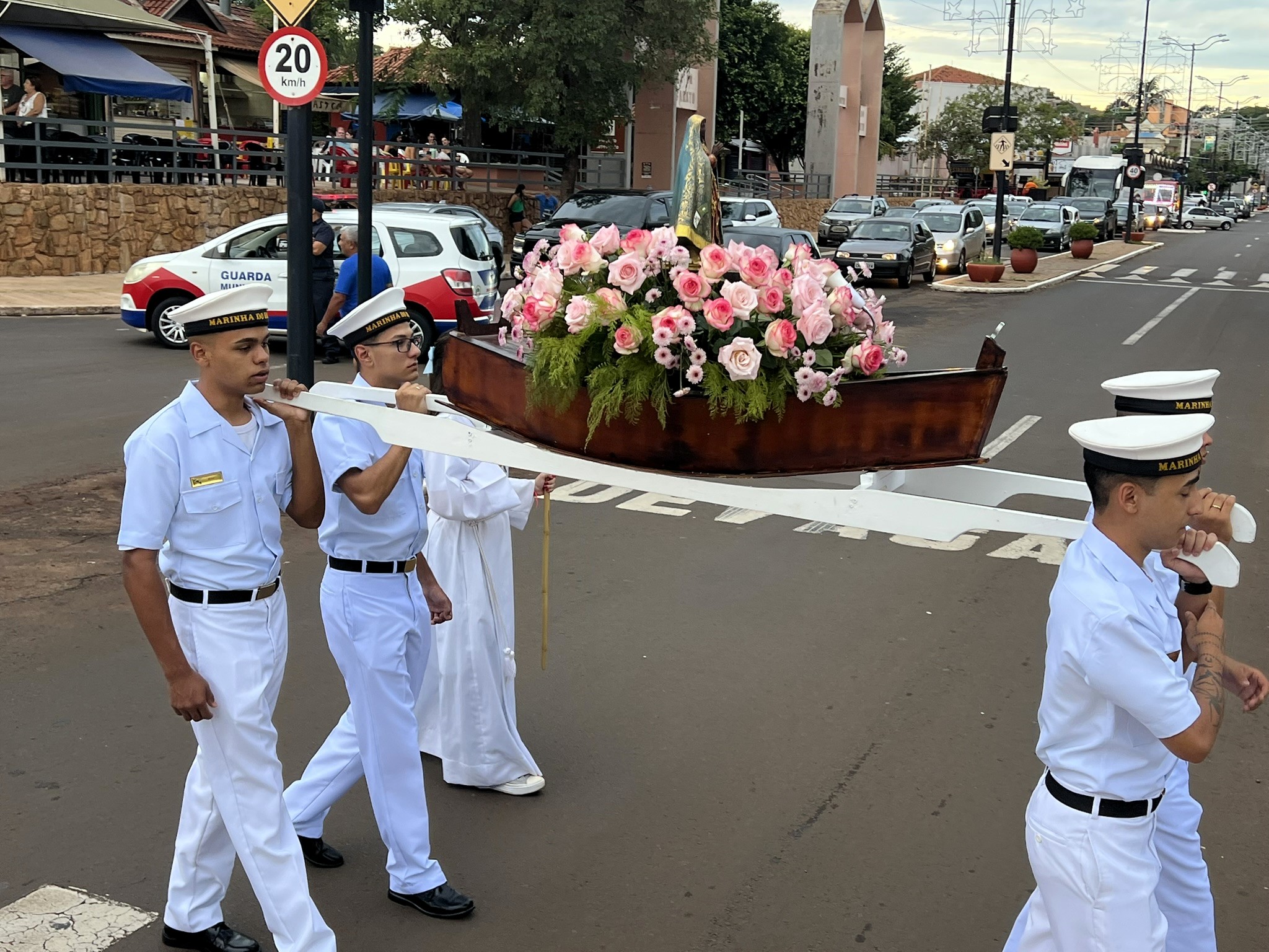 FÉ E TRADIÇÃO: BARRA BONITA CELEBRA A 68ª COROAÇÃO DE NOSSA SENHORA, RAINHA DOS ESTUDANTES