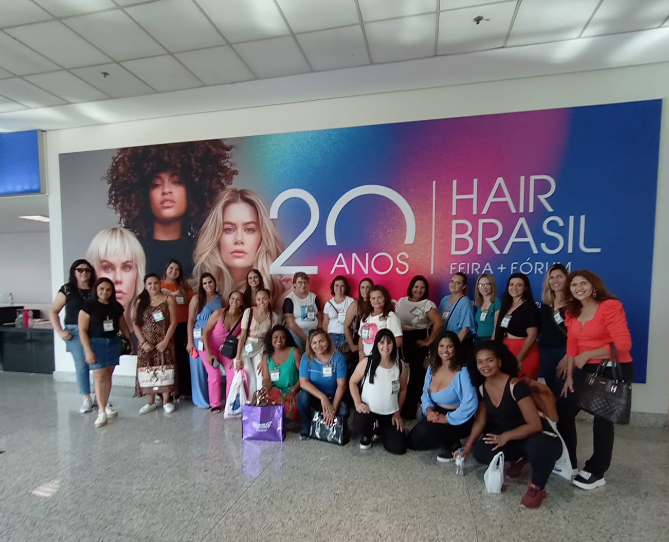 PROFISSIONAIS DA BELEZA PARTICIPAM DA FEIRA HAIR BRASIL NA CIDADE DE SÃO PAULO