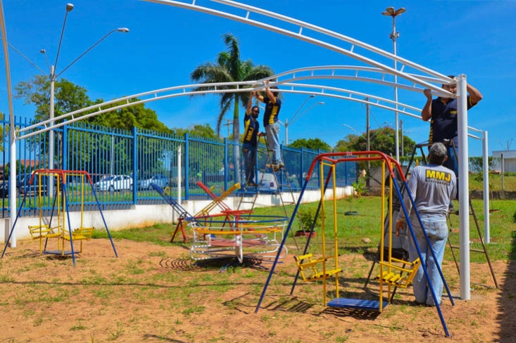 Escola Profª Mercedes Lopes de Marchi ganha novo playground