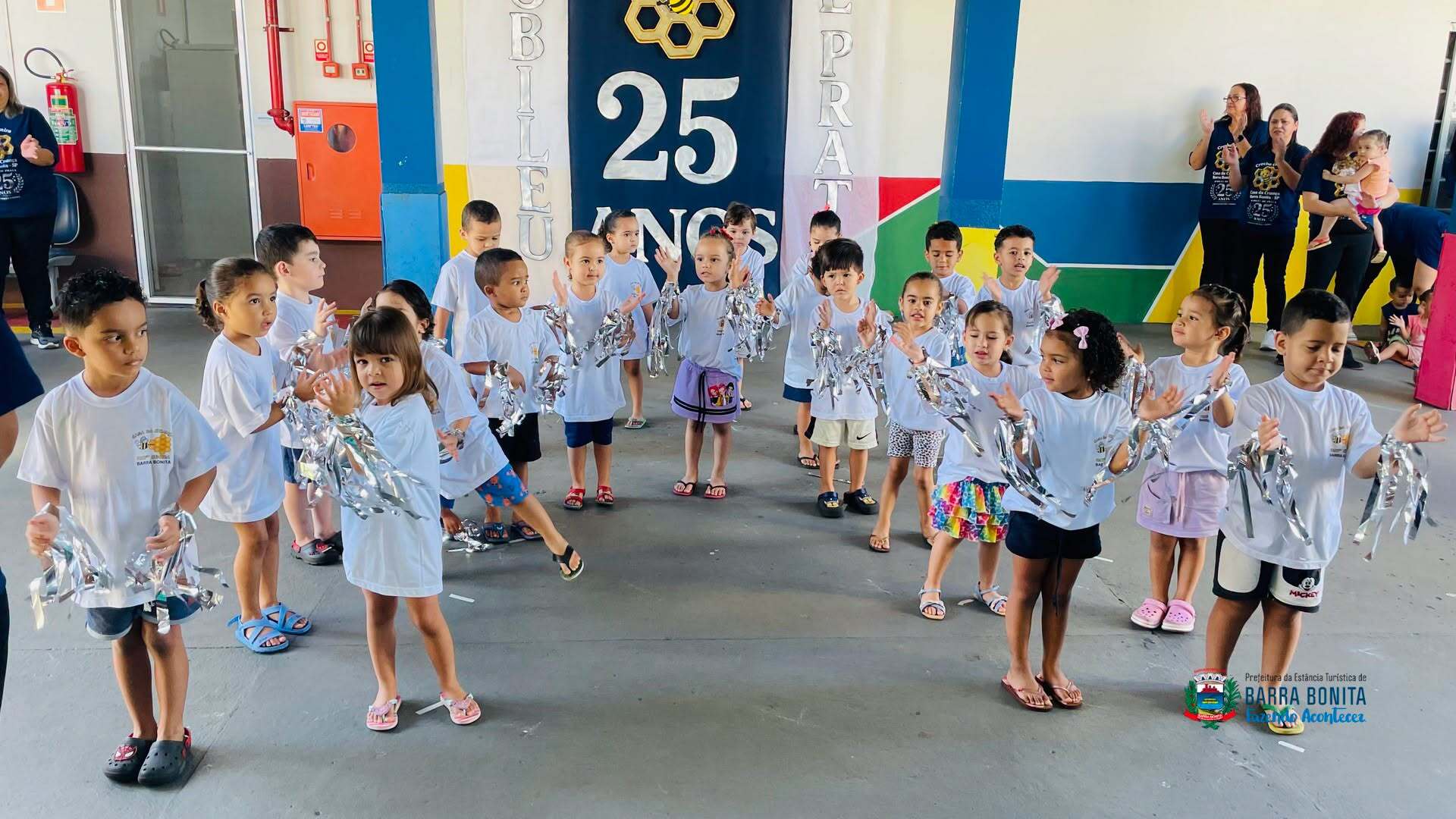 CRECHE CENIRA: 25 ANOS DE HISTÓRIAS, AMOR E DEDICAÇÃO