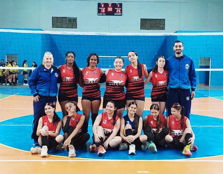 VÔLEI FEMININO CONQUISTA TERCEIRA VITÓRIA E FICA A UM PASSO DA FASE REGIONAL