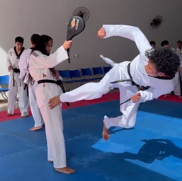 PREFEITURA DE BARRA BONITA OFERECE TREINO GRATUITO DE TAEKWONDO
