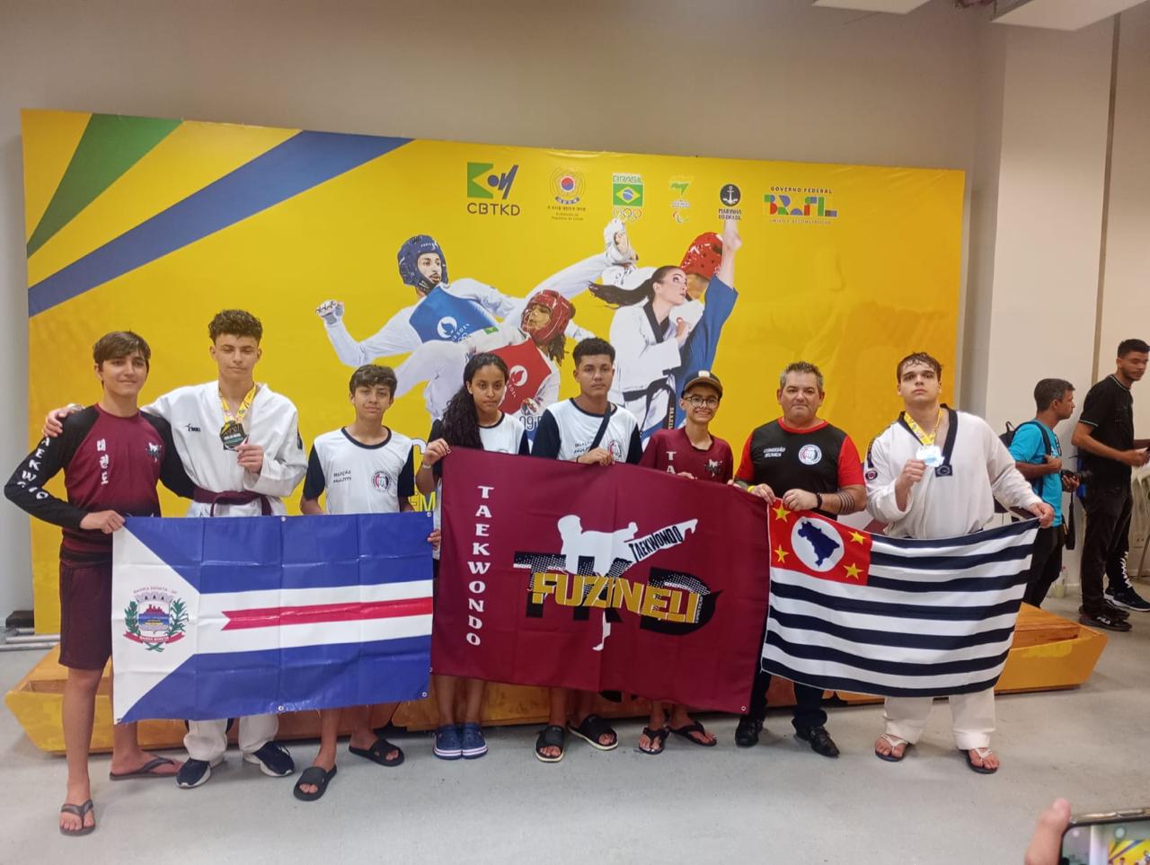 TAEKWONDO TRAZ 4 MEDALHAS DA COPA DO BRASIL EMBAIXADOR NO RIO DE JANEIRO