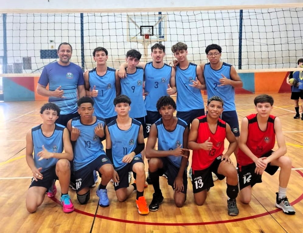 VÔLEI MASCULINO VENCE JAÚ E SE GARANTE NA FASE REGIONAL DOS JOGOS DA JUVENTUDE