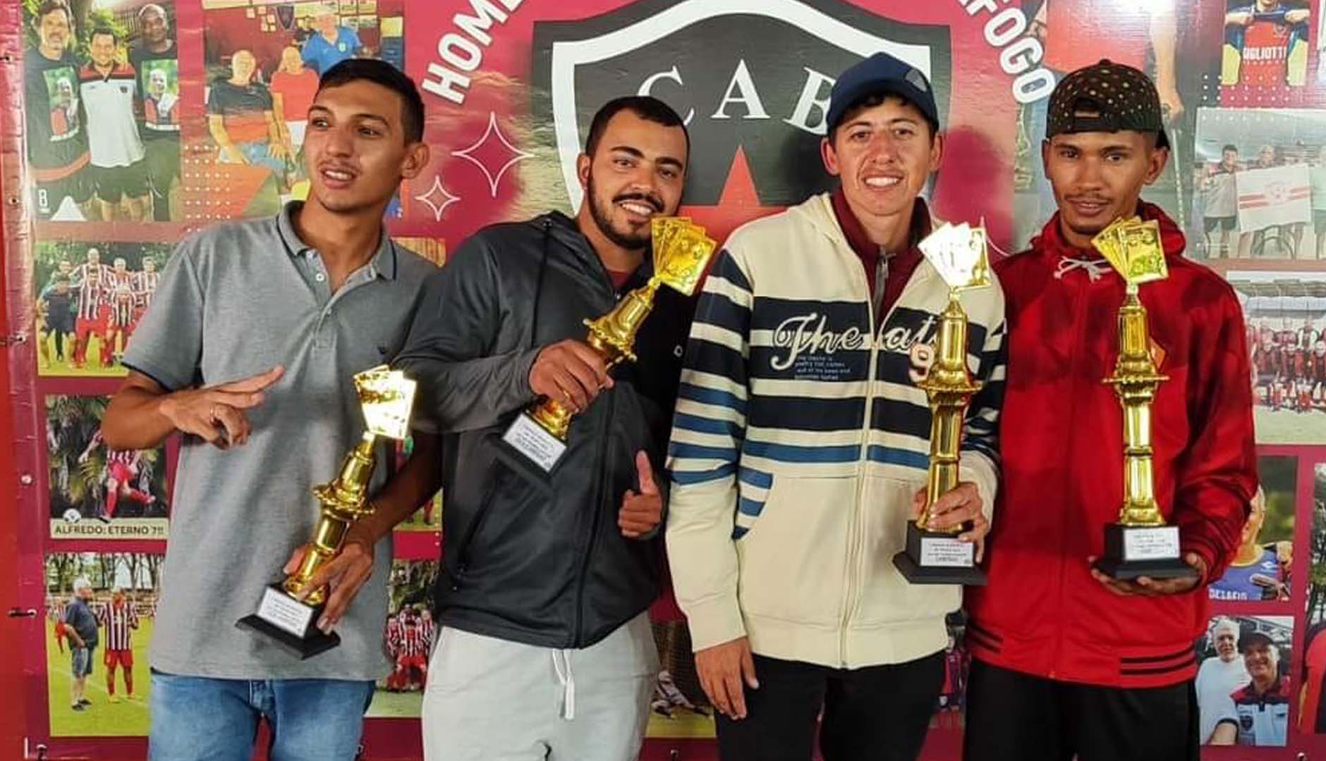 Torneio de truco em Barra Bonita reúne dezenas de duplas em competição acirrada