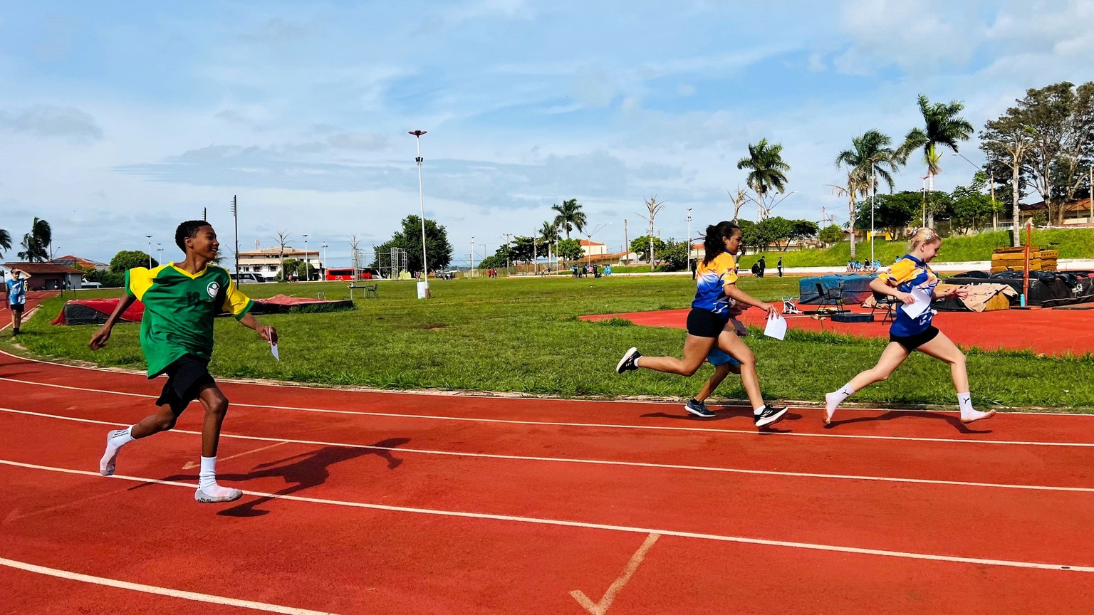 BARRA BONITA VIRA REFERÊNCIA REGIONAL EM EVENTOS DE ATLETISMO ESCOLAR