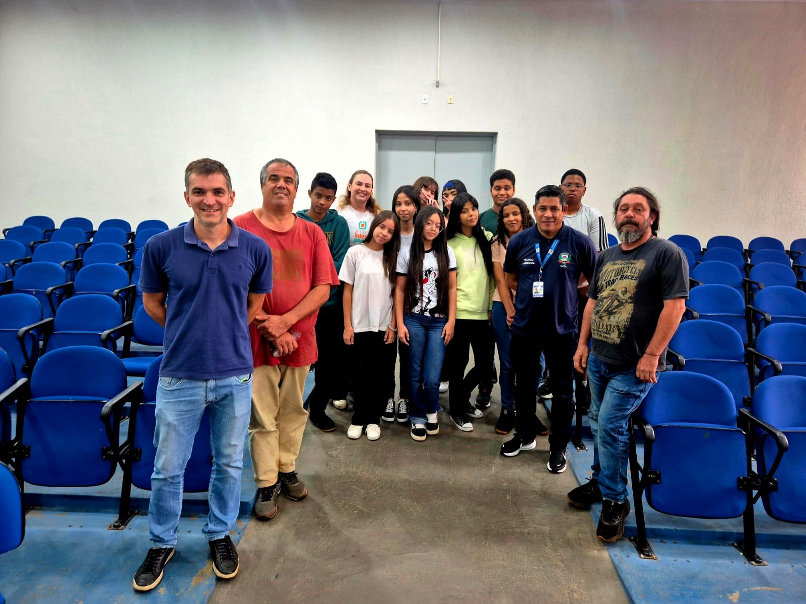 MEIO AMBIENTE PARTICIPA DE ATIVIDADE COM JOVENS DO “RAÍZES QUE TRANSFORMAM”