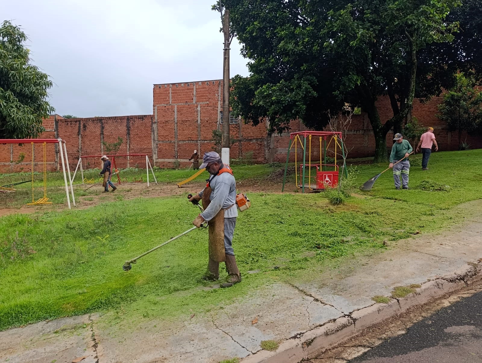 CUIDADO QUE NÃO PARA: ZELADORIA URBANA EM AÇÃO NOS ALTOS DA CIDADE