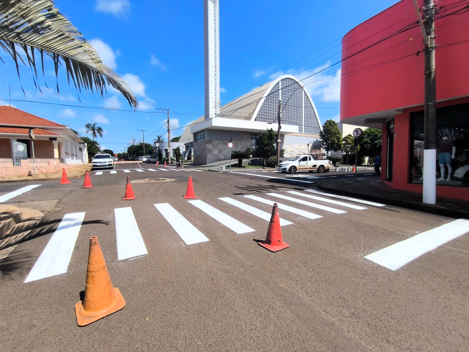 PREFEITURA REFORÇA SINALIZAÇÃO PARA MAIS SEGURANÇA NO TRÂNSITO