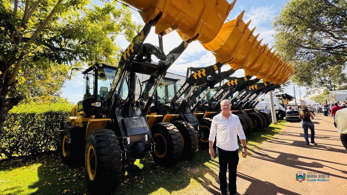 BARRA BONITA É CONTEMPLADA COM PÁ CARREGADEIRA PARA REFORÇAR INFRAESTRUTURA E APOIAR PRODUTORES RURAIS