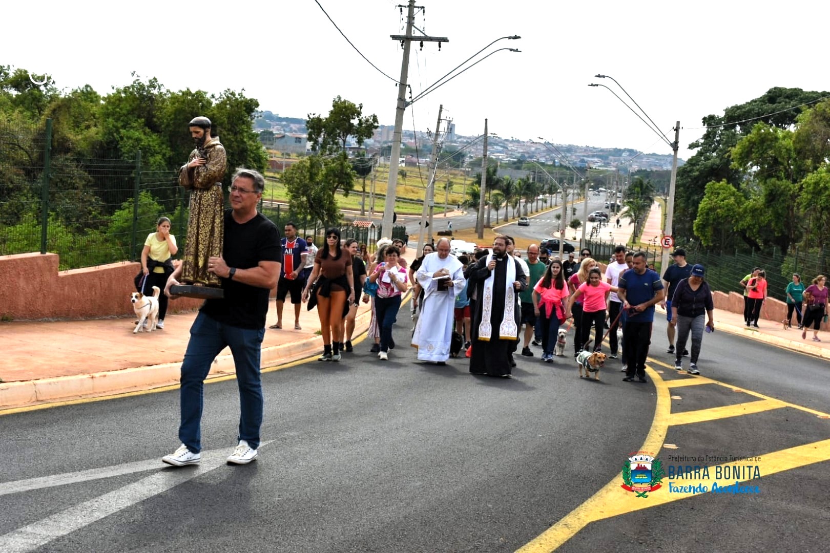 CAMINHADA ECOLÓGICA DE SÃO FRANCISCO DE ASSIS UNE FÉ, NATUREZA E AMOR AOS ANIMAIS CAMINHADA ECOLÓGICA DE SÃO FRANCISCO DE ASSIS UNE FÉ, NATUREZA E AMOR AOS ANIMAIS